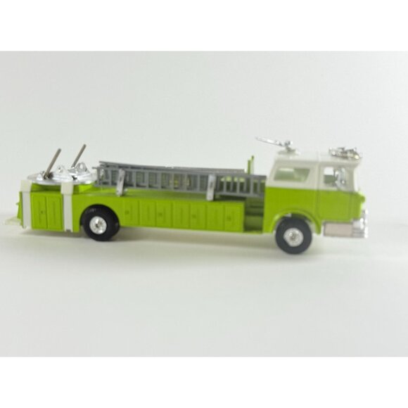 Vintage Diecast Fire Trucks Lot 2pc 1:32 1 pc 1:64 Toy Models Red/Green - Picture 6 of 10